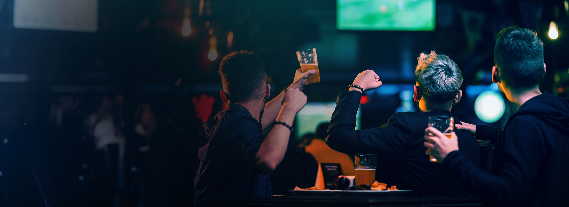 Patrons at local Panama City Beach restaurant and bar enjoy live sports on tv wall thanks to 850 Pro HDTV switches and multiplexors